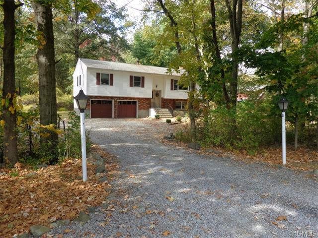 41 Shore Dr, New Windsor, NY 12553 photo 1