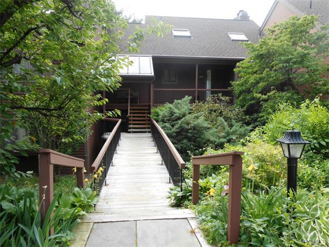 608 Eagle Bay Dr, Ossining, NY 10562 photo 1