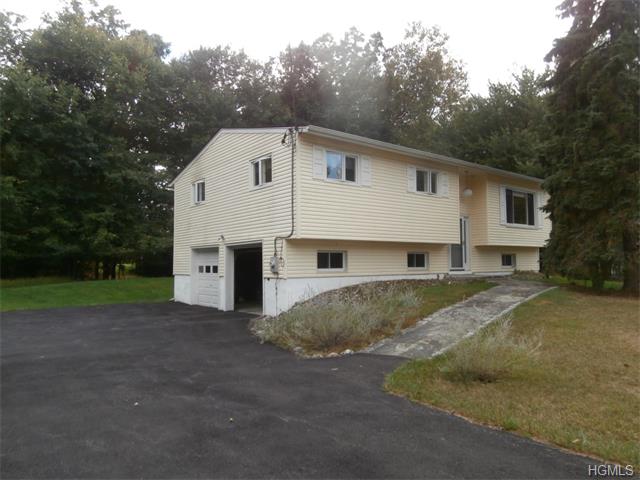 95 Alda Dr, Poughkeepsie, NY 12603 photo 1