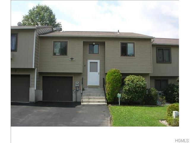 5 Laurel Ct, Fishkill, NY 12524 photo 1