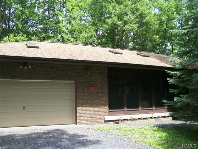 24 Glacier Dr, Wallkill, NY 12589 photo 1