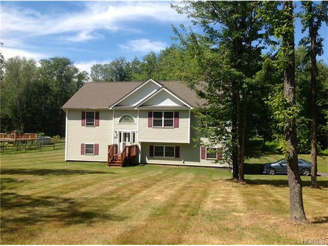 374 Quaker St, Wallkill, NY 12589 photo 1