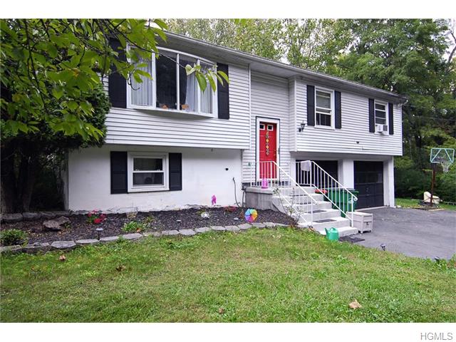61 Camelot Rd, Poughkeepsie, NY 12601 photo 1