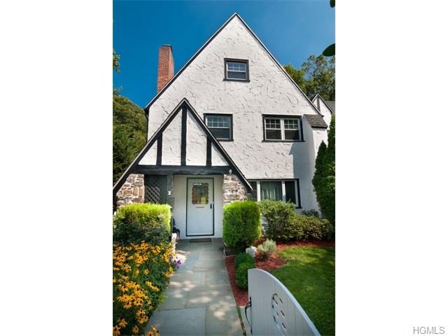 2 Pell Pl, Pelham, NY 10803 photo 1