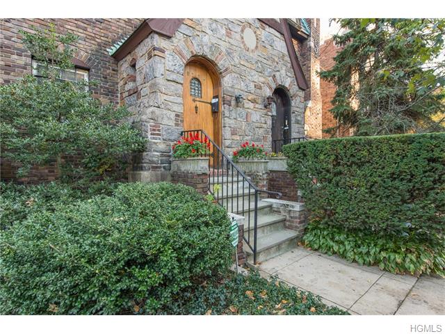 5270 Post Rd, Bronx, NY 10471 photo 1