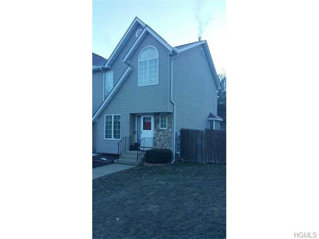 65 Roundtree Ct, Beacon, NY 12508 photo 1
