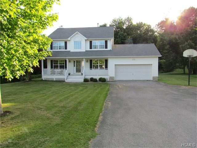 11 Regency Dr, Poughkeepsie, NY 12603 photo 1