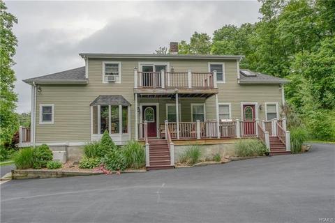 425 Quaker St, Wallkill, NY 12589