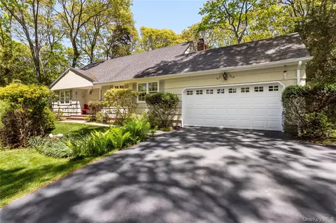 17 Pringle Rd, Miller Place, NY 11764