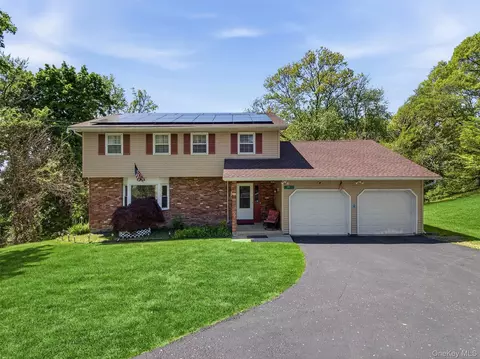 29 Hillview Dr, La Grange, NY 12603