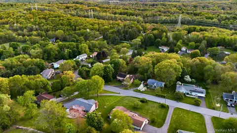 29 Hillview Dr, La Grange, NY 12603