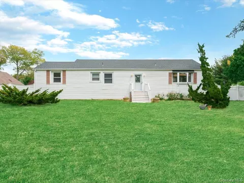 1837 Lincoln Ave, Holbrook, NY 11741