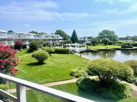 35 Library Ave #6J, Westhampton Beach, NY 11978