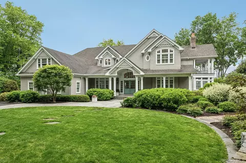 6 Pheasant Run, Saint James, NY 11780