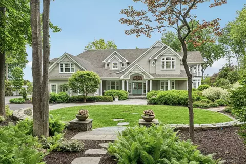 6 Pheasant Run, Saint James, NY 11780