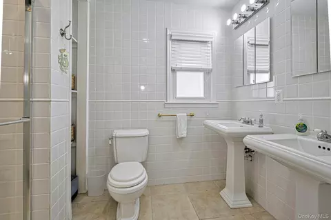 Bath - 39 Sloop Walk, Islip, NY 11770 photo 2 of 4