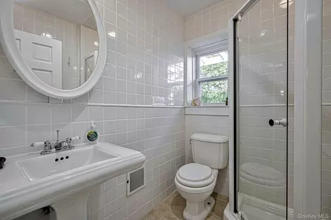 Bath - 39 Sloop Walk, Islip, NY 11770 photo 3 of 4