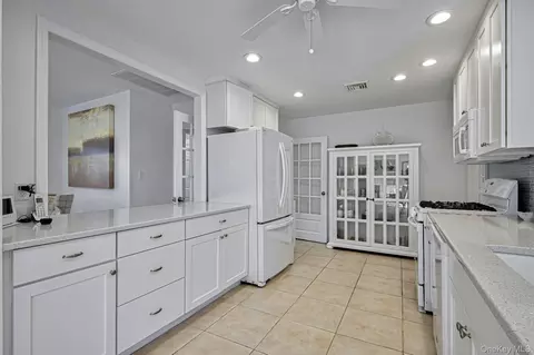 Kitchen - 39 Sloop Walk, Islip, NY 11770 photo 3 of 3