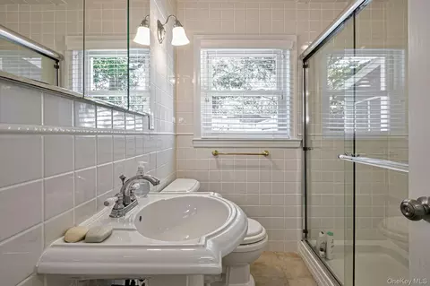 Bath - 39 Sloop Walk, Islip, NY 11770 photo 4 of 4