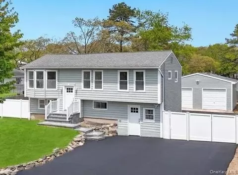 491 Hawkins Rd, Selden, NY 11784