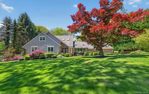30 Orchard Dr, Woodbury, NY 11797
