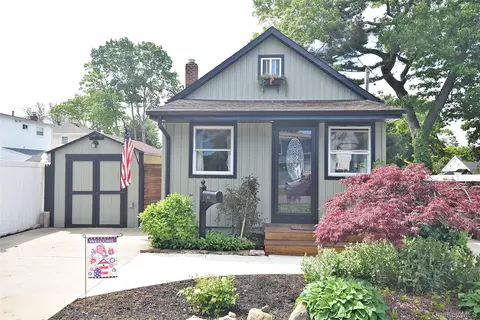 22 Salem Pl, Copiague, NY 11726