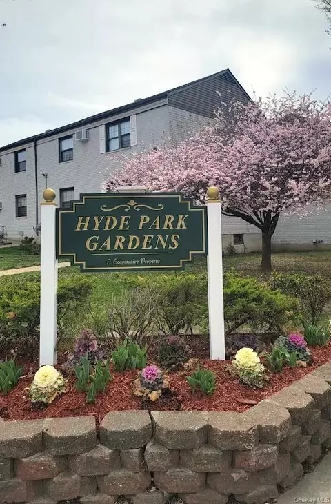 68-76 136th St #A, Flushing, NY 11367