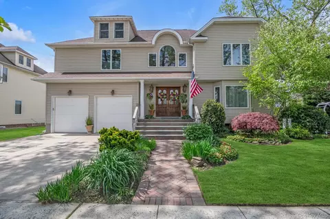 110 Union Pl, Lynbrook, NY 11563