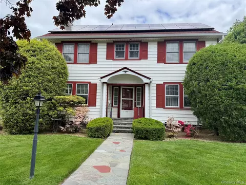 1 8th St, Pelham, NY 10803