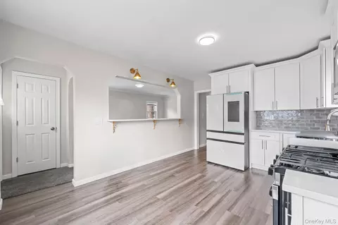 Entry Way - 20 Dewitt St, Valley Stream, NY 11580 photo 1 of 1