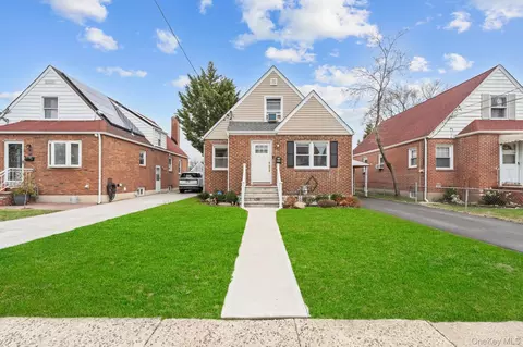 20 Dewitt St, Valley Stream, NY 11580