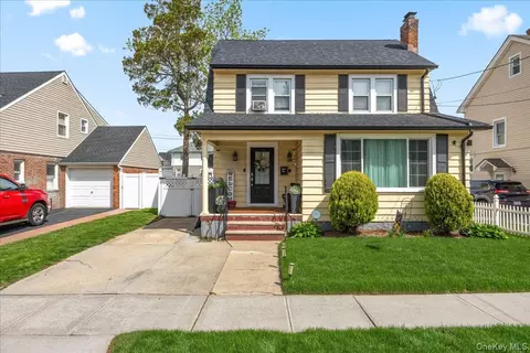 29 Crowell St, Hempstead, NY 11550