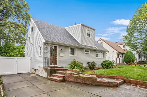 27-22 Bayside Ln, Flushing, NY 11358