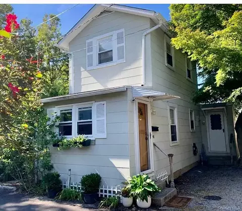 46 Brown St, Sea Cliff, NY 11579