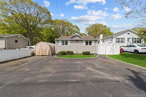 164 Dare Rd, Selden, NY 11784