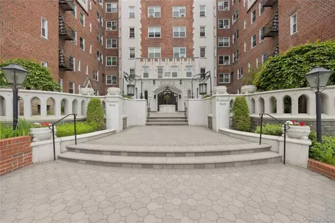 60 W Broad St #1G, Mount Vernon, NY 10552
