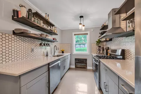 226-25 Union Tpke #A, Oakland Gardens, NY 11364