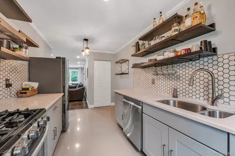 226-25 Union Tpke #A, Oakland Gardens, NY 11364
