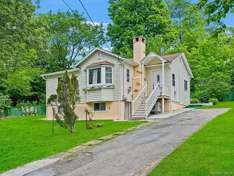 7 Crestwood Trl, Monroe, NY 10950