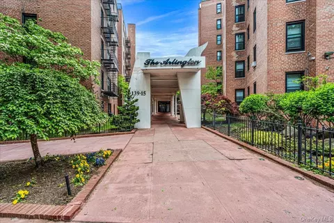 139-15 83rd Ave #B32, New York, NY 11435