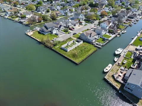 Undisclosed, Babylon, NY 11702