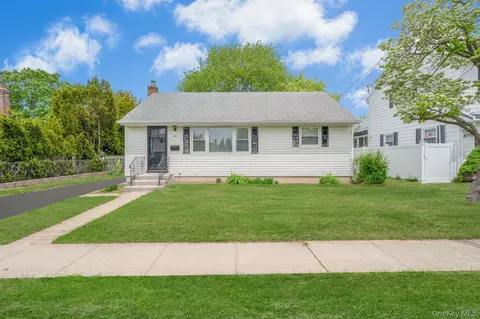 202 Nevada St, Hicksville, NY 11801