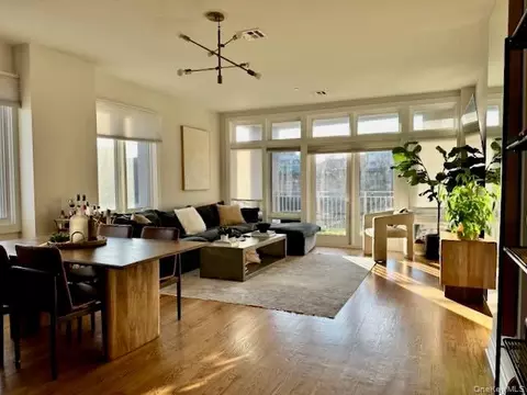 90 Bay Street Lndg #4D, Staten Island, NY 10301