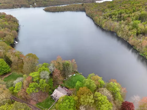 79 Redwood Ln, Swan Lake, NY 12783