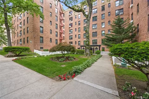 83-20 98 St #4E, New York, NY 11421