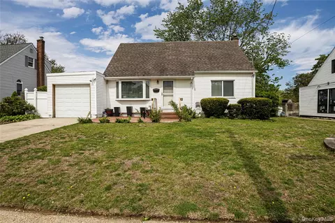 2687 Fox Rd, Baldwin, NY 11510