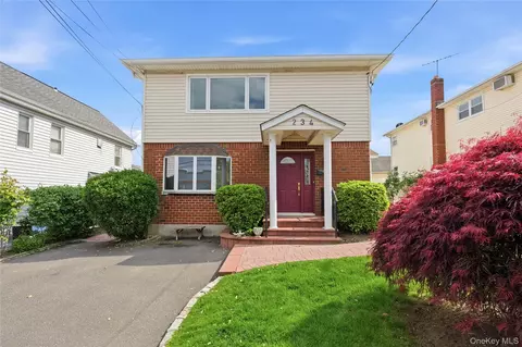 234 Winthrop Ave, North Hempstead, NY 11590