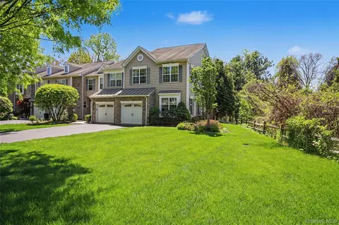760 Huntington Dr, Fishkill, NY 12524