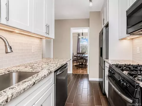 250 Garth Rd #5J3, Scarsdale, NY 10583