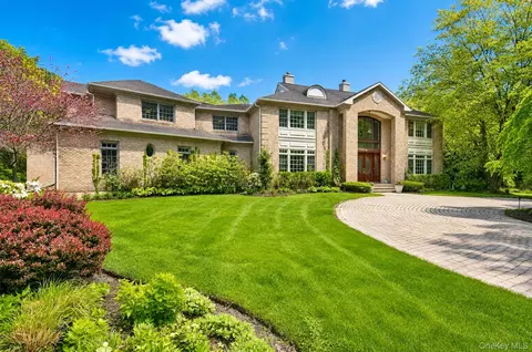 1 Springwood Path, Syosset, NY 11791